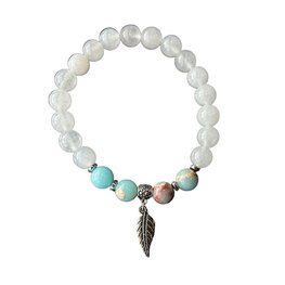 Witte Jade en Larderiet met veer bedel