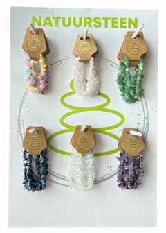 Display met split armbanden van natuursteen