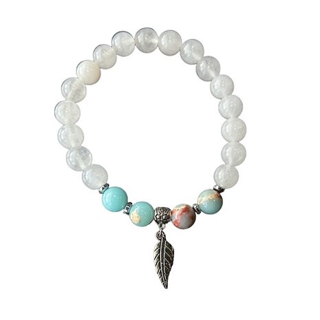Witte Jade en Larderiet met veer bedel