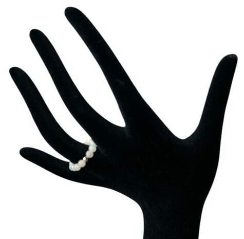 Dames ring 4 mm met roze Jade (maat 18)