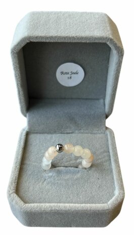 Dames ring 4 mm met roze Jade (maat 18)