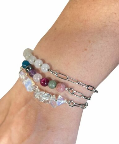 Zilverkleurige schakel armband met split natuursteen Opaliet